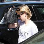 Hillary Duff chiama la polizia, Emma Roberts copre il volto05