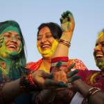 L'India celebra la primavera con Holi, il festival dei colori02