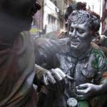 L'India celebra la primavera con Holi, il festival dei colori01
