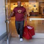Mike Tyson stregato dalla boutique di Salvatore Ferragamo (foto)04