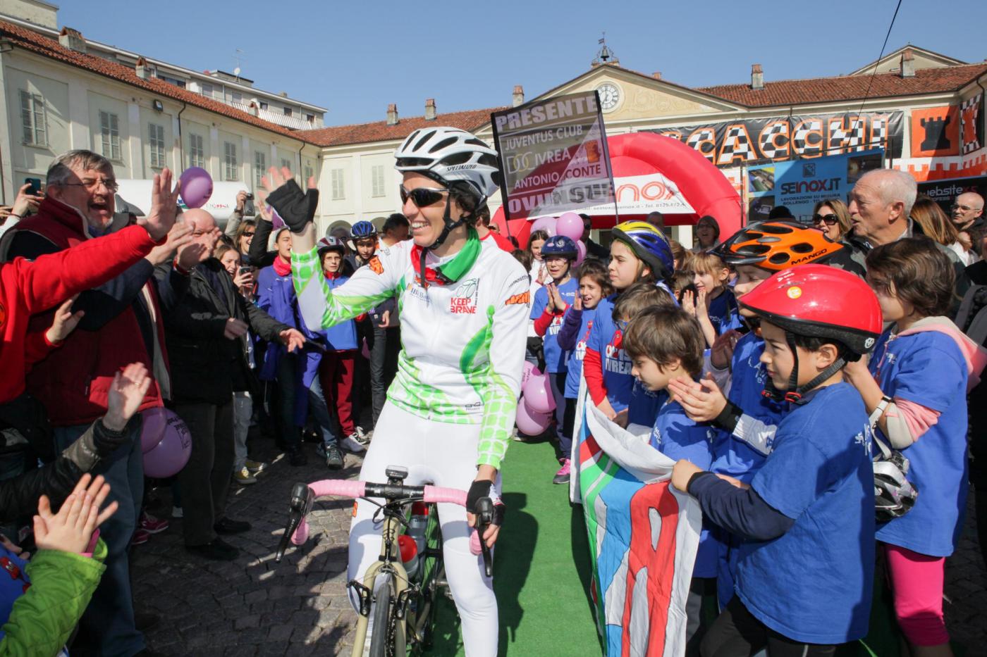 Paola Gianotti tenta il record di traversata in bicicletta dei 5 continenti02