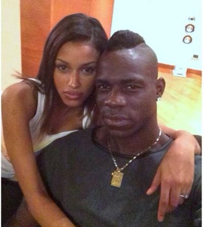 Raffaella Fico, Mario Balotelli gara di selfie con i nuovi partner 01