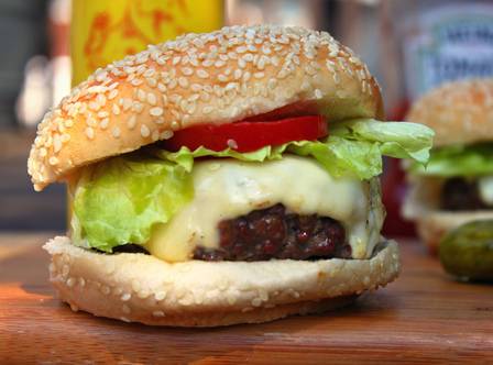 Cheeseburger, studio Usa: "Non fa male". E tequila per dimagrire…