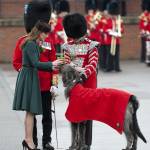 Kate Middleton rende onore al levriero per la festa di San Patrizio01