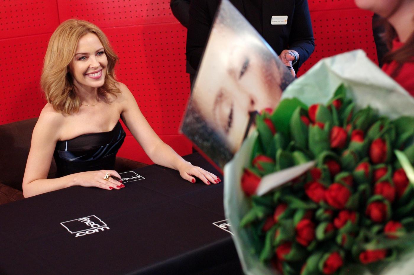 Kylie Minogue torna alla ribalta con il nuovo album "Kiss me once"4