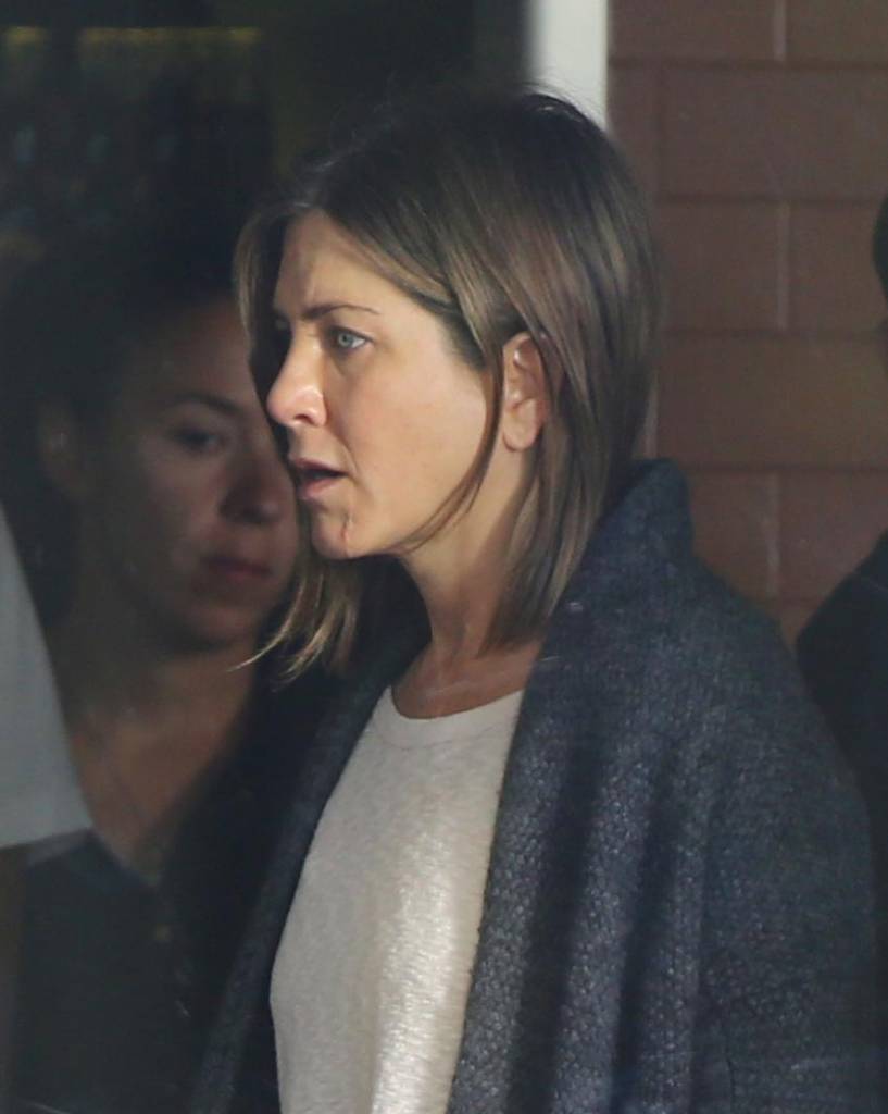 Jennifer Aniston pallida, struccata e con la cicatrice per il film