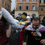 "Pillow Fight", torna a Roma la guerra dei cuscini4