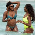 Serena Williams a Miami Beach con un'amica05