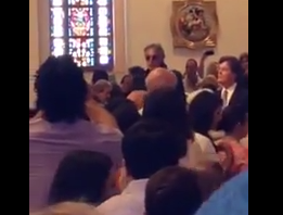 Andrea Bocelli canta nella chiesa di St-Patrick a Miami