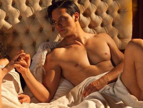 Gabriel Garko è Rodolfo Valentino: "Scena di nudo? Peccato che non si veda"