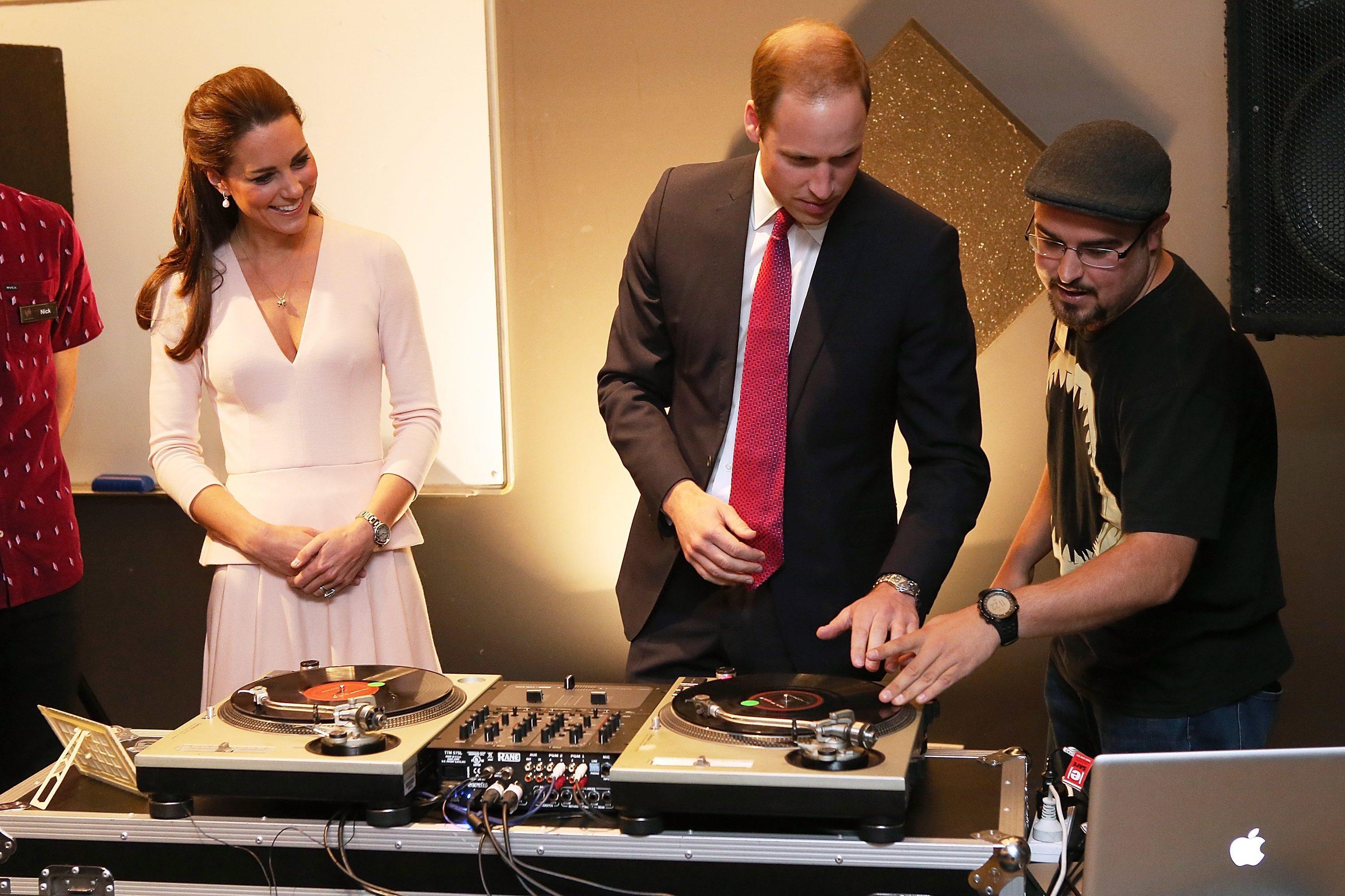 William e Kate ''scratchiano'' come veri deejay02