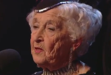 Paddy Jones, la nonnina di 80 anni balla la salsa