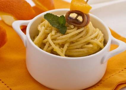 Ricette di primi: spaghetti alle alici al profumo di arancia