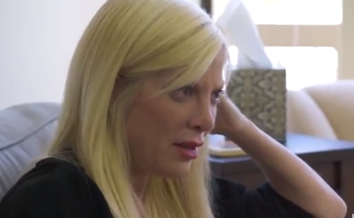 Tori Spelling tradita dal marito: "Non riesco a dargli abbastanza sesso"