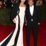 Sean Penn e Charlize Theron mano per mano al Met Gala06