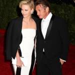 Sean Penn e Charlize Theron mano per mano al Met Gala05