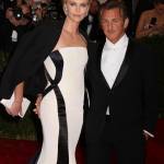Sean Penn e Charlize Theron mano per mano al Met Gala