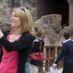 Non solo Obama: anche il principe Harry visita il Colosseo03