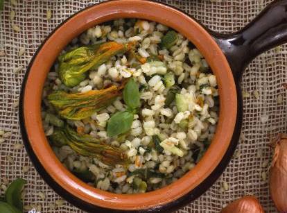 Orzo perlato con zucchine e fiori di zucca