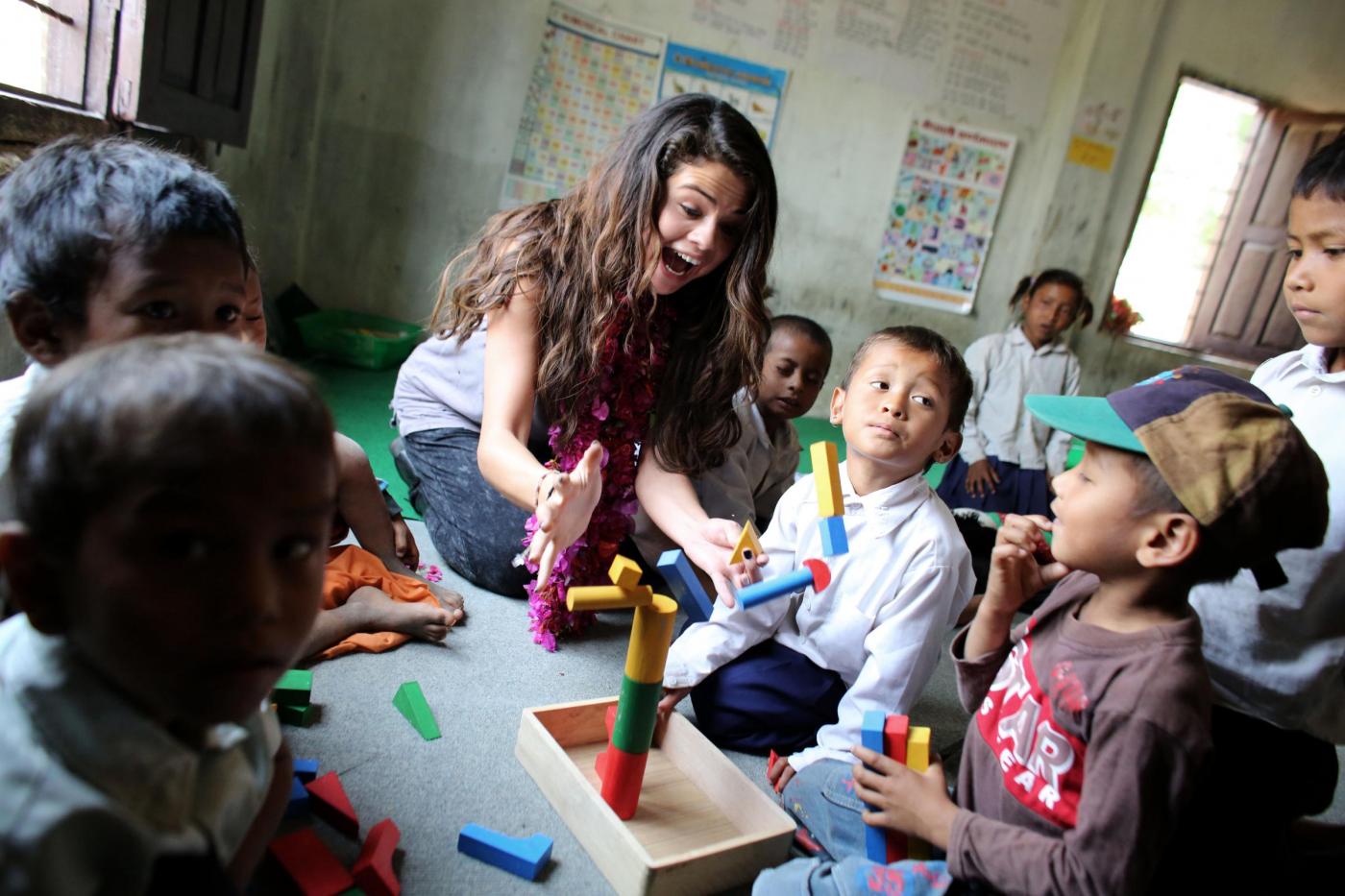 Selena Gomez in Nepal come ambasciatrice Unicef