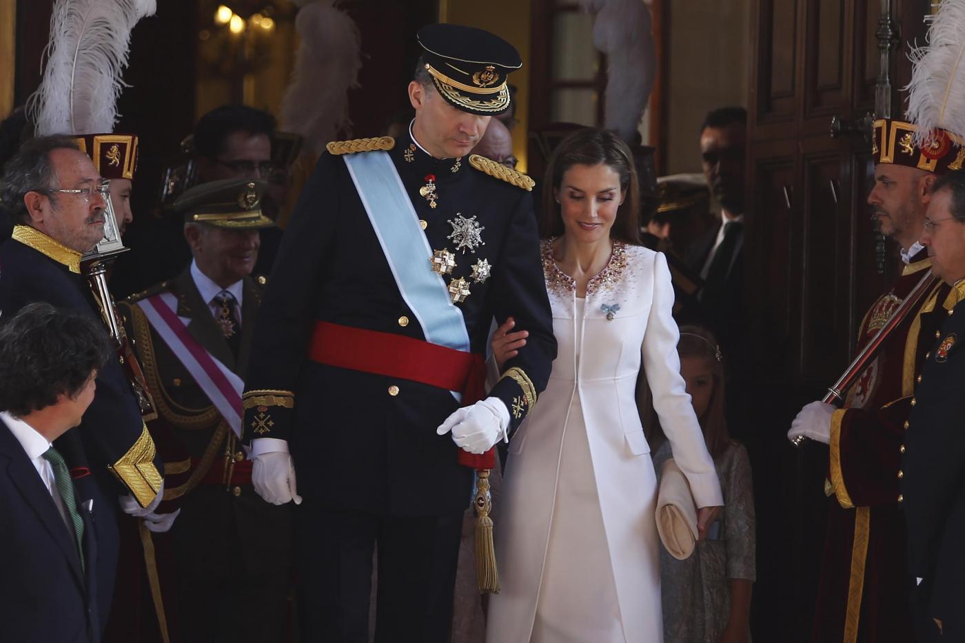 Felipe IV è il nuovo re di Spagna: le prime foto in alta uniforme06