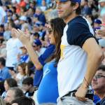 Mila Kunis col pancione alla partita: baci e coccole al compagno Ashton Kutcher5