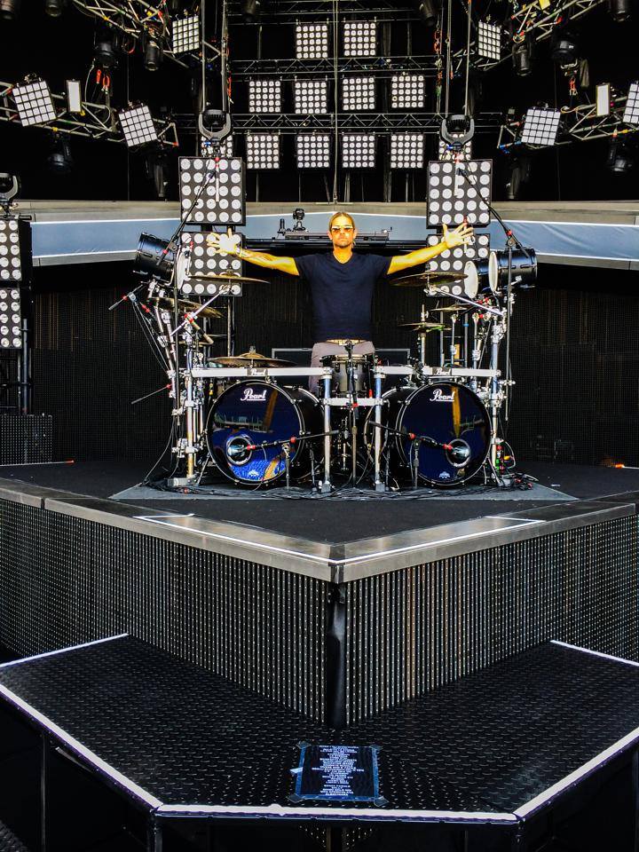 Will Hunt, il sexy batterista di Vasco che ha mandato le fan in delirio (video)