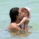 Radamel Falcao: in spiaggia a Miami con la moglie e la figlia (foto)