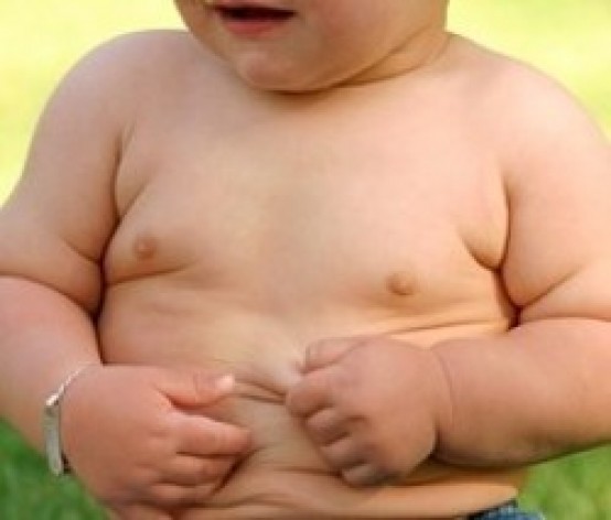 Obesità, rischio aumenta per i bimbi che dormono poco