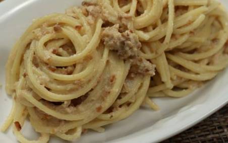 Ricette di primi: spaghetti noci e ricotta