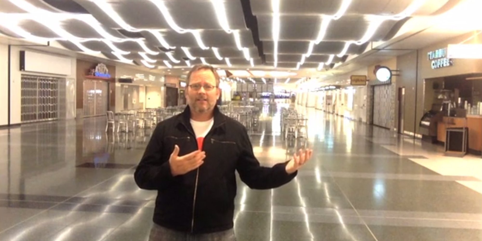 Richard Dunn come Tom Hanks: resta una notte solo in aeroporto
