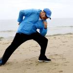 Vasco Rossi, jogging in spiaggia in vista del Tour (foto)