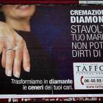 "Trasformiamo le ceneri dei tuoi cari in diamanti": cartellone choc a Roma
