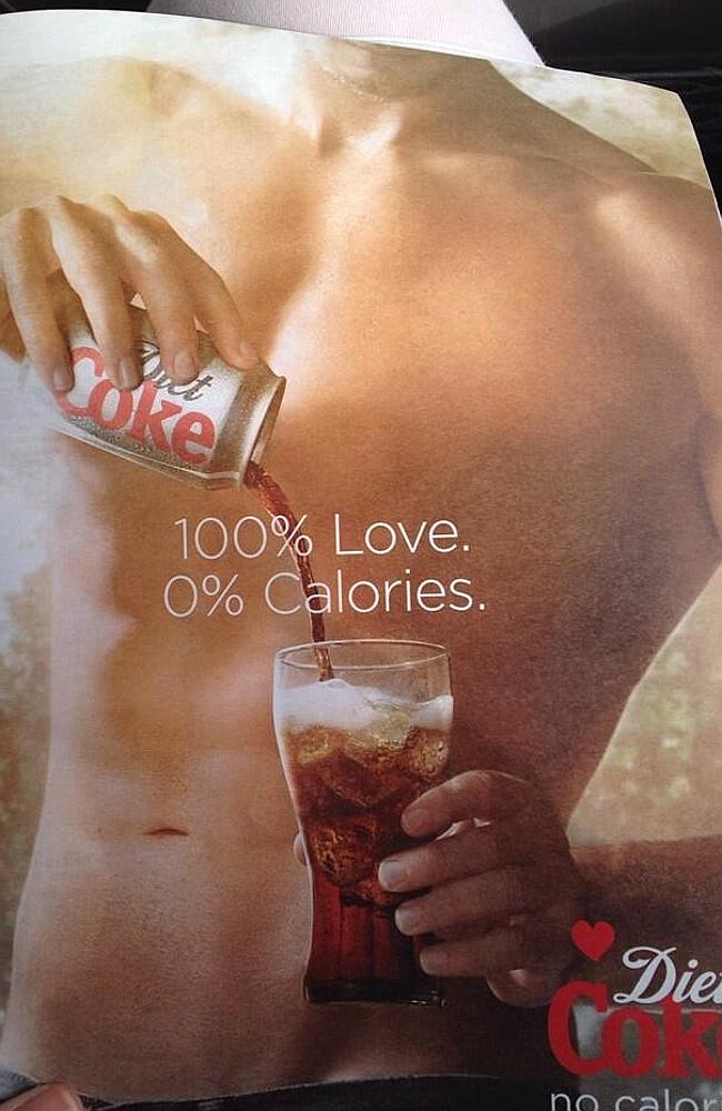 Uomo senza capezzoli nella pubblicità della Diet Coke (foto)