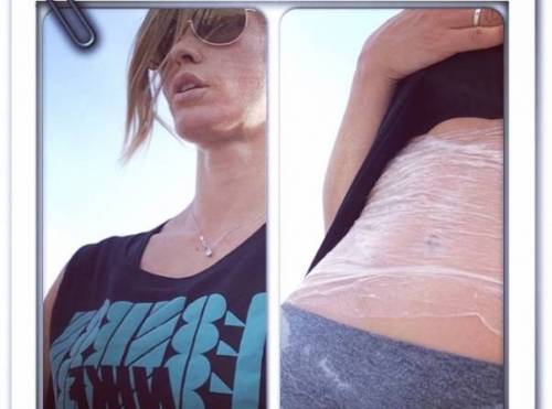 Elena Santarelli, jogging con pellicola sulla pancia: critiche dai fan