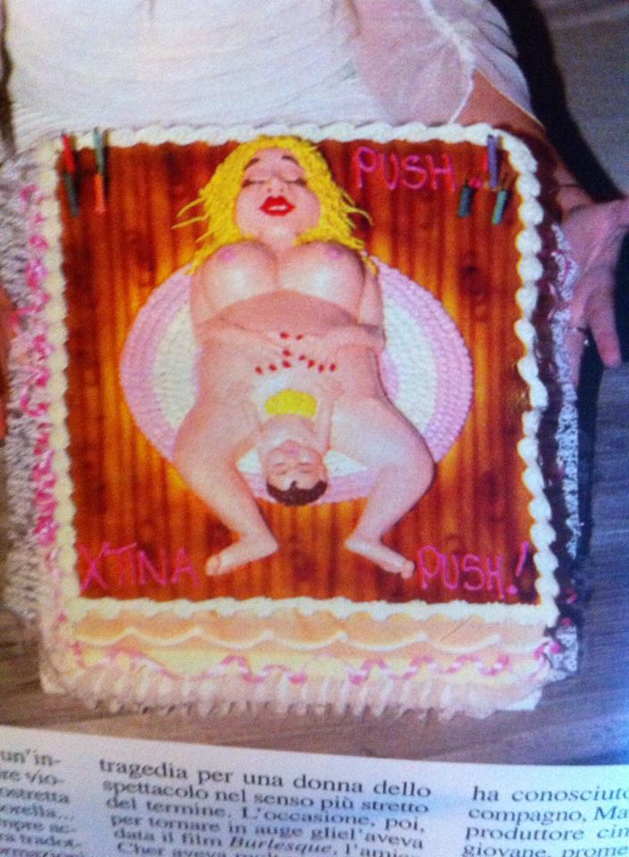 Christina Aguilera e la torta più trash di sempre (foto)