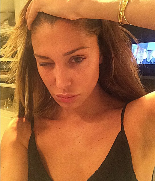 Belen Rodriguez, tutte le pose più imbarazzanti su Instagram (foto)