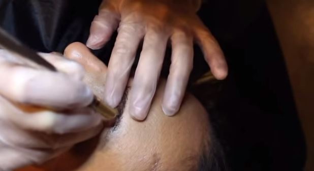 "Brow Resurrection": l'arte di tatuare e ricamare le sopracciglia (video)