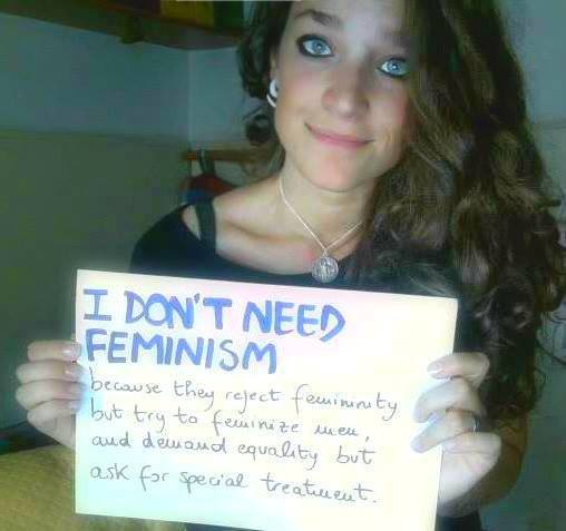 #WomenAgainstFeminism, l'hashtag delle donne che odiano il femminismo (foto)