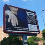 "Trasformiamo le ceneri dei tuoi cari in diamanti": cartellone choc a Roma
