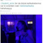 Turchia, donne sfidano vicepremier con selfie sorridenti (foto)