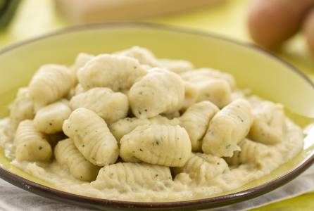 Ricette di primi: gnocchetti alle erbe su crema di porri