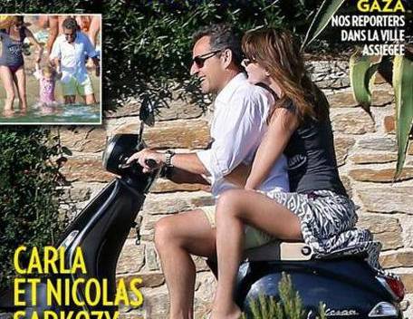 Nicolas Sarkozy e Carla Bruni in motorino senza casco: polemiche in Francia