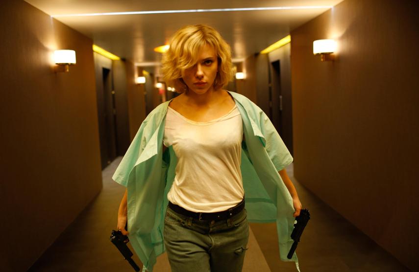 Scarlett Johannson, semidea sexy e letale in "Lucy" di Luc Besson02