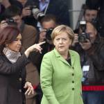 Cristina Kirchner vs Angela Merkel. Sfida a colpi di tailleur (foto)