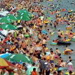 Cina, la spiaggia di Fujiazhuang è la più affollata del mondo6