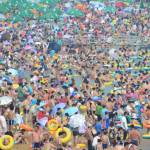 Cina, la spiaggia di Fujiazhuang è la più affollata del mondo10