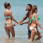 Melissa Satta in bikini al mare con Kevin Boateng: coccole e baci (foto)