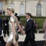 Sean Penn e Charlize Theron mano per mano alla sfilata Dior 01