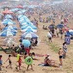 Cina, la spiaggia di Fujiazhuang è la più affollata del mondo01